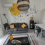 Apartmán Bright Flat Just 10 Minutes From The Centre
