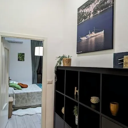 아파트 Bright Flat Just 10 Minutes From The Centre