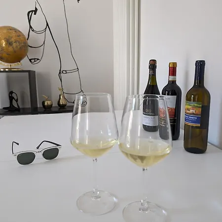 Bright Flat Just 10 Minutes From The Centre Apartman *