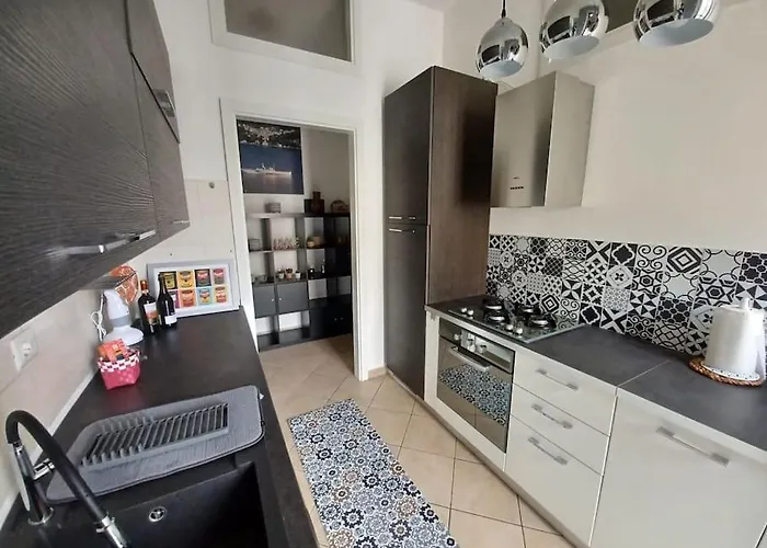 Bright Flat Just 10 Minutes From The Centre Apartment Como