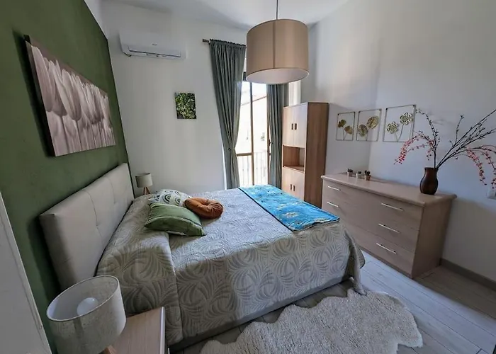 Bright Flat Just 10 Minutes From The Centre Apartment Como