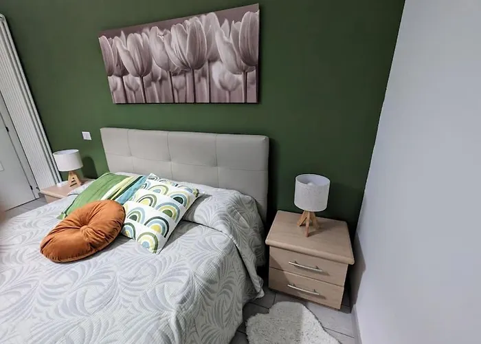 Bright Flat Just 10 Minutes From The Centre Apartment Como