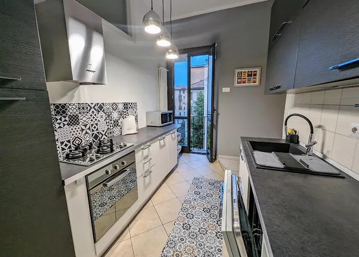 Bright Flat Just 10 Minutes From The Centre Apartment