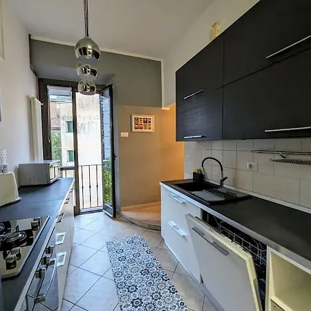 Bright Flat Just 10 Minutes From The Centre 科莫